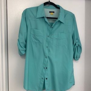 Cabela’s Women size medium green hiking or camp shirt
